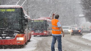 sneženie doprava bratislava zima trolejbusy 1140px (TASR/Jaroslav Novák)